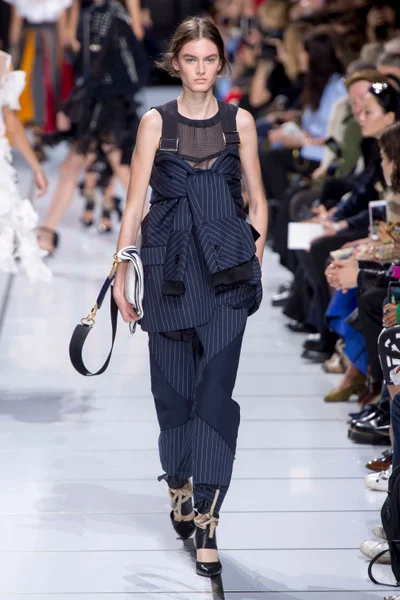 Look 24